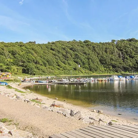 2 Bedroom Stunning In Lägenhet